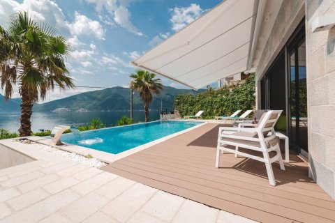 3 dormitorios Villa en Kotor, Montenegro No. 66973 8