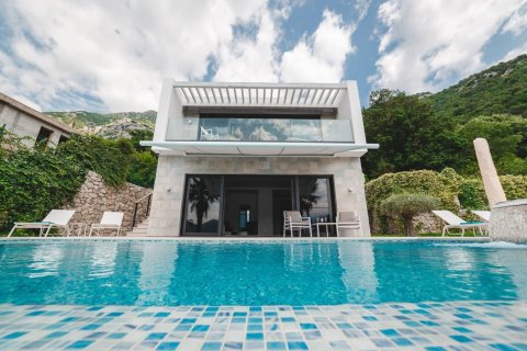 3 bedrooms Villa in Kotor, Montenegro No. 66973 2