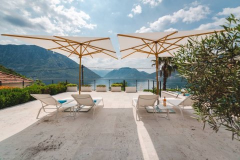 3 bedrooms Villa in Kotor, Montenegro No. 66973 11