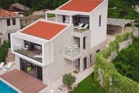 3 bedrooms Villa in Kotor, Montenegro No. 66973 4