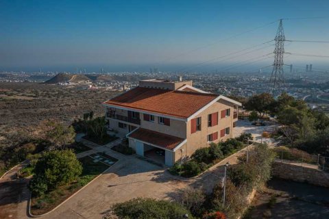 6 bedrooms House in Agios Athanasios, Cyprus No. 30625 2