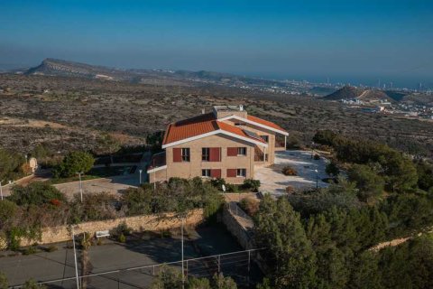 6 bedrooms House in Agios Athanasios, Cyprus No. 30625 4