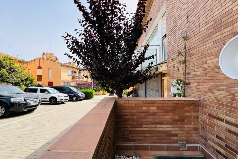 5 bedrooms Townhouse in Premia De Dalt, Spain No. 27838 8