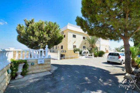 21 bedroom Villa in Deryneia, Cyprus No. 36565 4