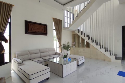 4 bedrooms Villa in Sukawati, Indonesia No. 23051 2