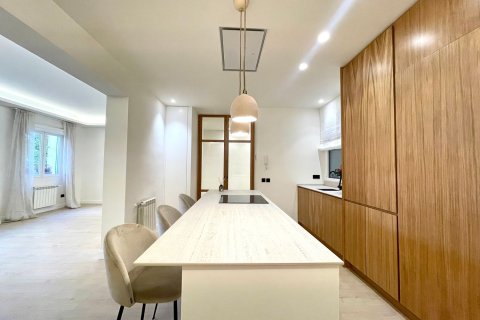 3 dormitorios Apartment en Madrid, Spain No. 26902 1