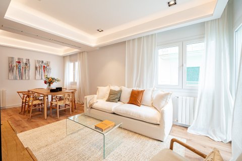 2 dormitorios Apartment en Madrid, Spain No. 26896 3