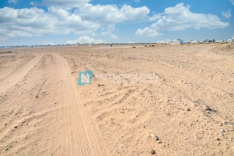 2735.7m² Land in Mohamed Bin Zayed City, UAE No. 4553 9