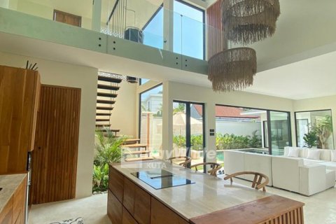 4 bedrooms Villa in Seminyak, Indonesia No. 23318 4