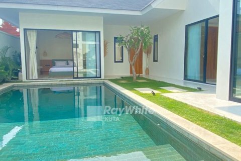 4 bedrooms Villa in Seminyak, Indonesia No. 23318 1