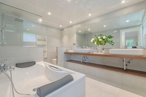 5 dormitorios Apartment en Barcelona, Spain No. 25802 14