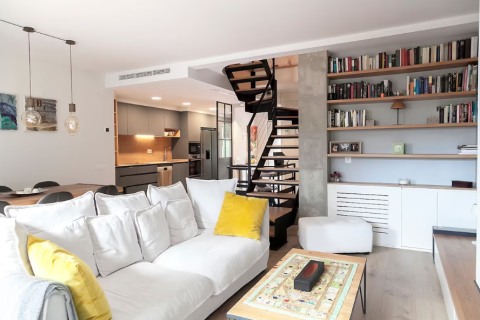 4 bedrooms Apartment in Barcelona, Spain No. 25809 3