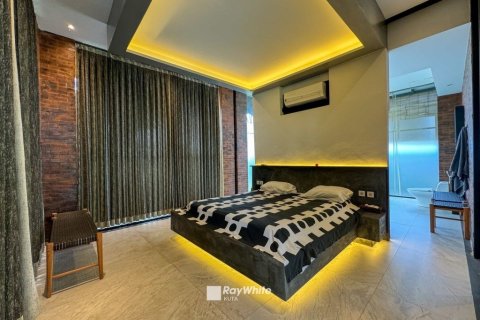 3 bedrooms Villa in Kerobokan, Indonesia No. 23381 1