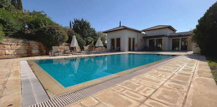 3 bedrooms Villa in Paphos, Cyprus No. 66555