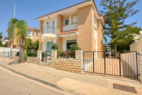 5 bedrooms House in Protaras, Cyprus No. 31359 1