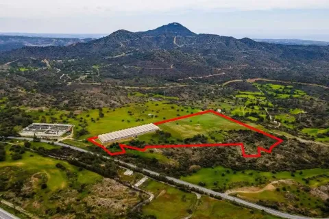 66220m² Land en Kornos, Cyprus No. 35470 3