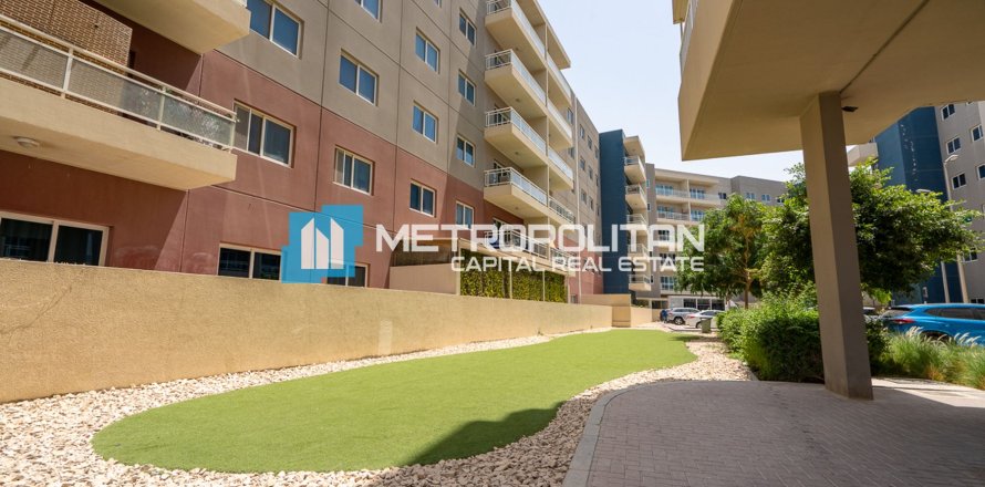 2 dormitorios Apartment en Al Reef, UAE No. 52826