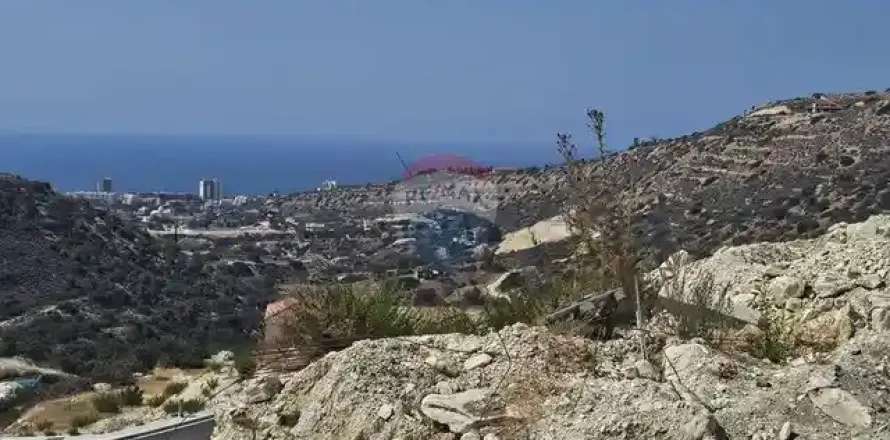 1005m² Land in Agios Tychonas, Cyprus No. 44094