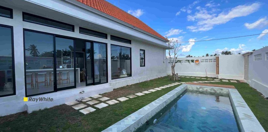 2 bedrooms Villa in Kediri, Indonesia No. 52988