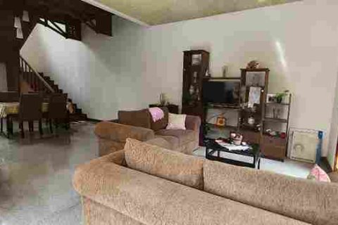 4 bedrooms House in Denpasar, Indonesia No. 52987 3