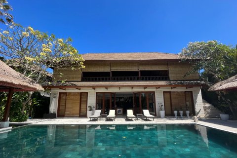 3 bedrooms Villa in Seminyak, Indonesia No. 52985 2