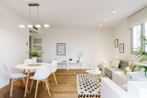 3 dormitorios Apartment en Barcelona, Spain No. 26299 10