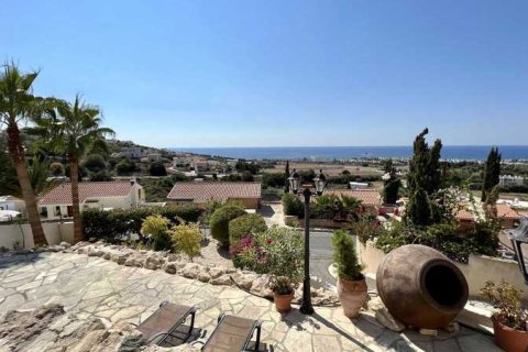 4 bedrooms House in Chloraka, Cyprus No. 30361 4