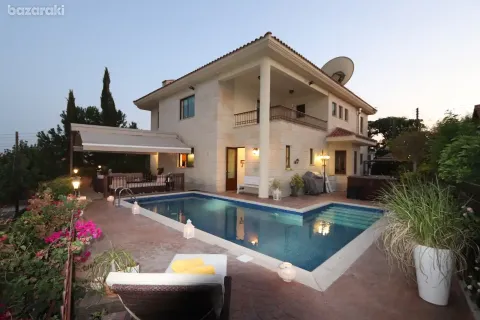 5 bedrooms Villa in Limassol, Cyprus No. 30167 1