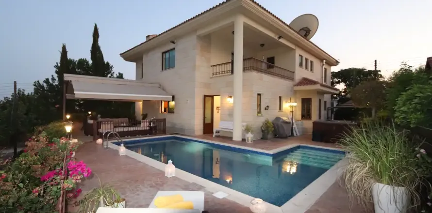 5 bedrooms Villa in Limassol, Cyprus No. 30167