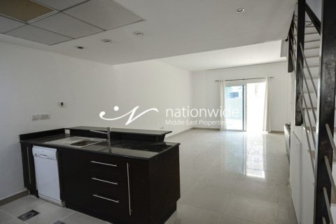 3 bedrooms Villa in Abu Dhabi, UAE No. 4209 4