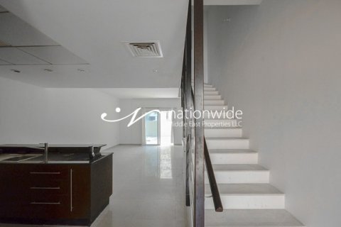 3 bedrooms Villa in Abu Dhabi, UAE No. 4209 3