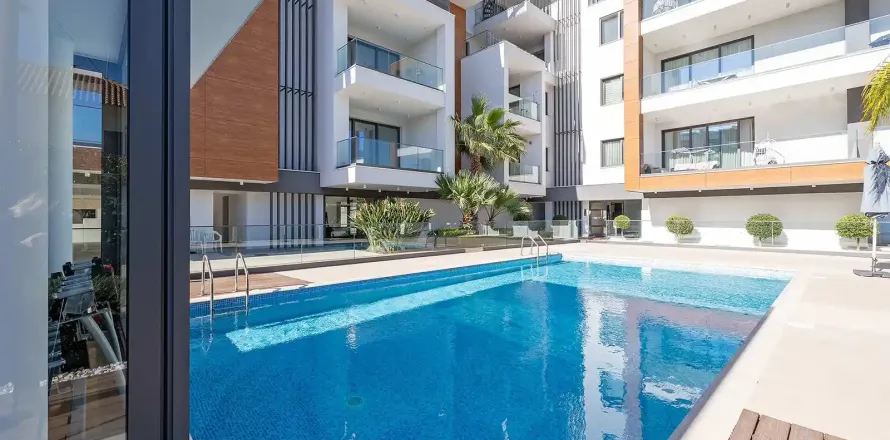 3 bedrooms Penthouse in Limassol, Cyprus No. 41381