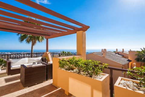 3 bedrooms Penthouse in Benahavis, Spain No. 27415 19