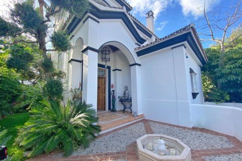 5 bedrooms Villa in Marbella, Spain No. 27385 23