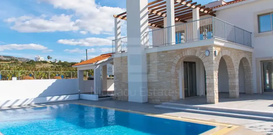 3 bedrooms House in Pegeia, Cyprus No. 40009