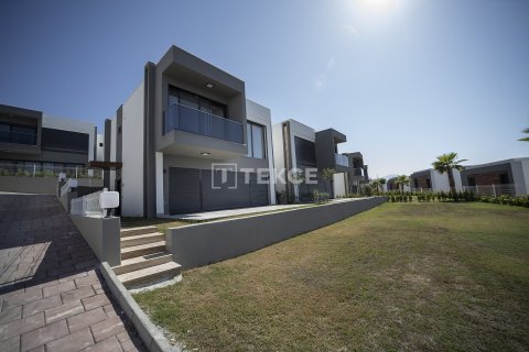 3+1 Villa in Kusadasi, Turkey No. 69793 1