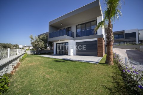 3+1 Villa in Kusadasi, Turkey No. 69793 2