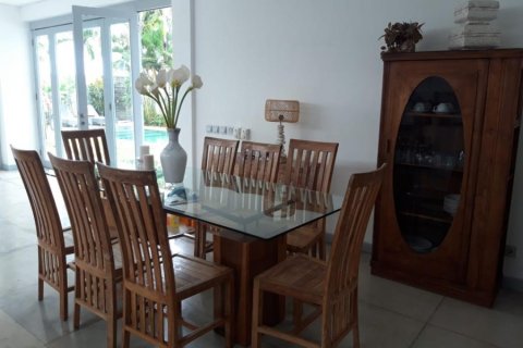 4 bedrooms Villa in Canggu, Indonesia No. 23165 7