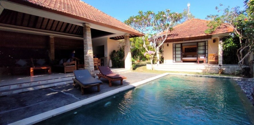 5 bedrooms Villa in Jimbaran, Indonesia No. 23066