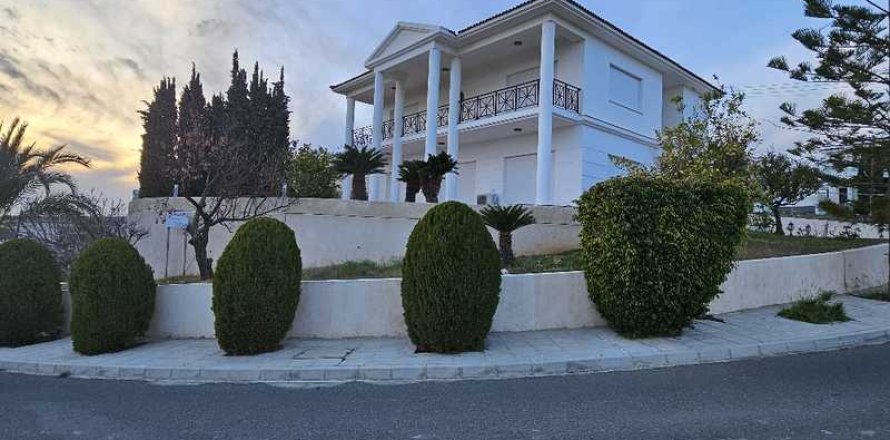 4 bedrooms Villa in Limassol, Cyprus No. 63453