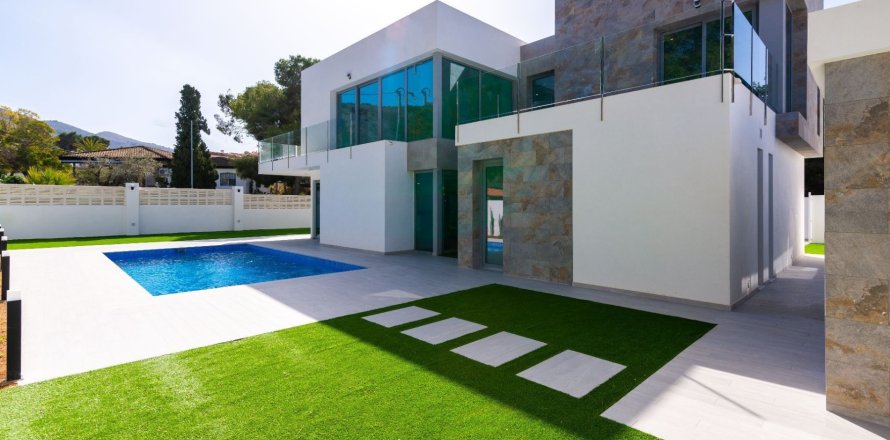 3 bedrooms Villa in Albir, Spain No. 26163