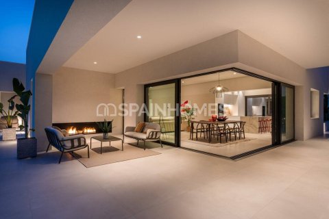 3 bedrooms Villa in San Miguel de Salinas, Spain No. 26758 6