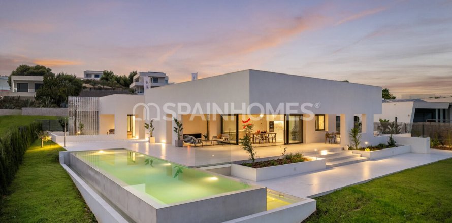 3 bedrooms Villa in San Miguel de Salinas, Spain No. 26758