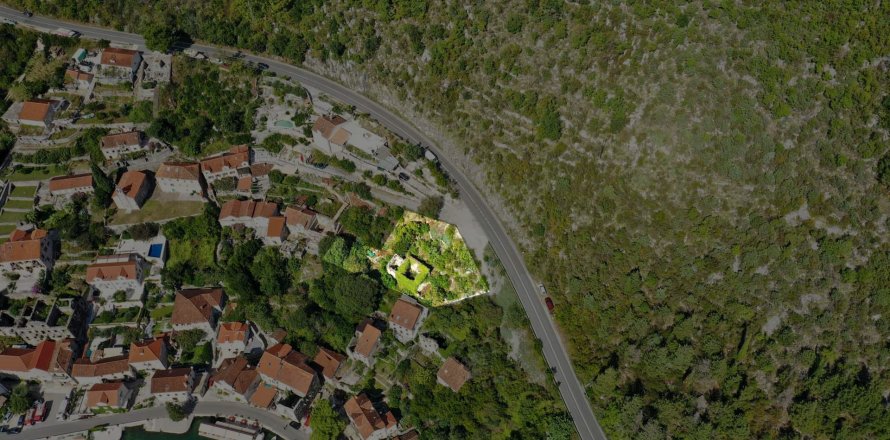 1070m² Land in Kotor, Montenegro No. 67021