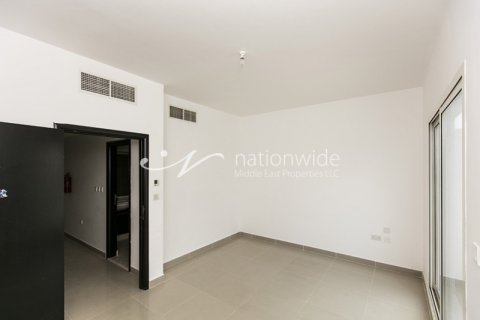 4 bedrooms Villa in Abu Dhabi, UAE No. 3964 3