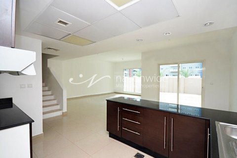 4 bedrooms Villa in Abu Dhabi, UAE No. 3964 9