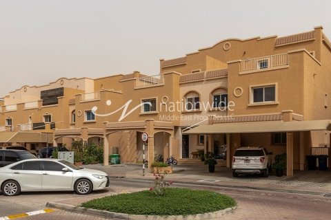 4 bedrooms Villa in Abu Dhabi, UAE No. 3964 1