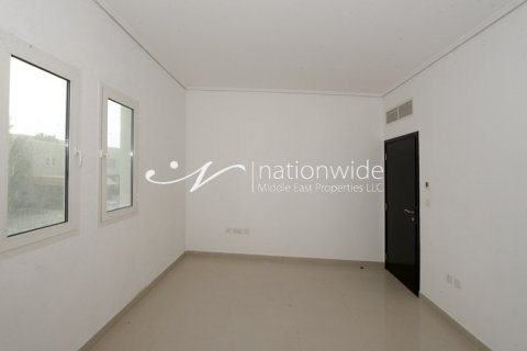 4 bedrooms Villa in Abu Dhabi, UAE No. 3964 5