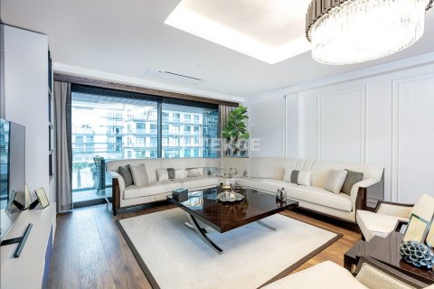 5+1 Apartment in Izmir, Turkey No. 17639 14