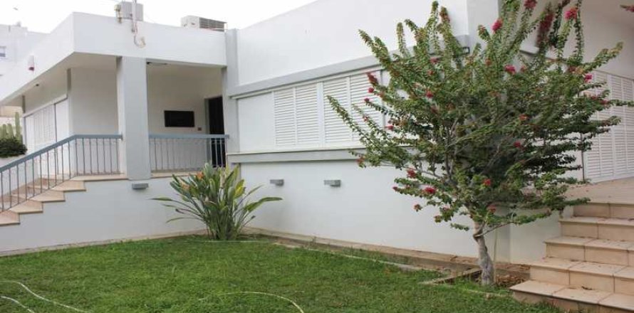 5 dormitorios House en Aglantzia, Cyprus No. 73702